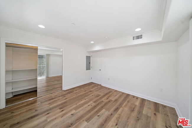 Building Photo - 1529 S Beverly Dr