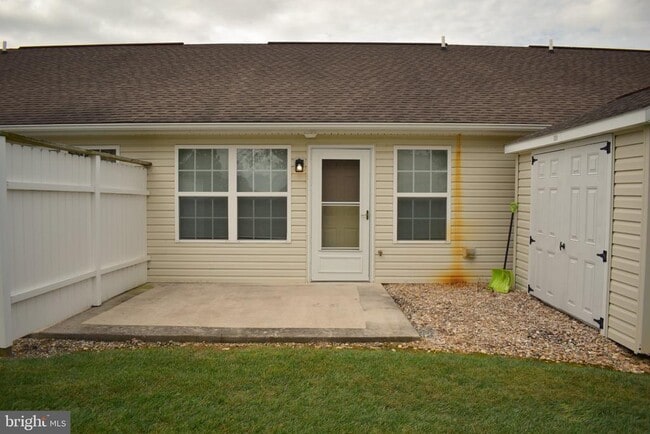 Building Photo - 2752 Roosevelt Dr