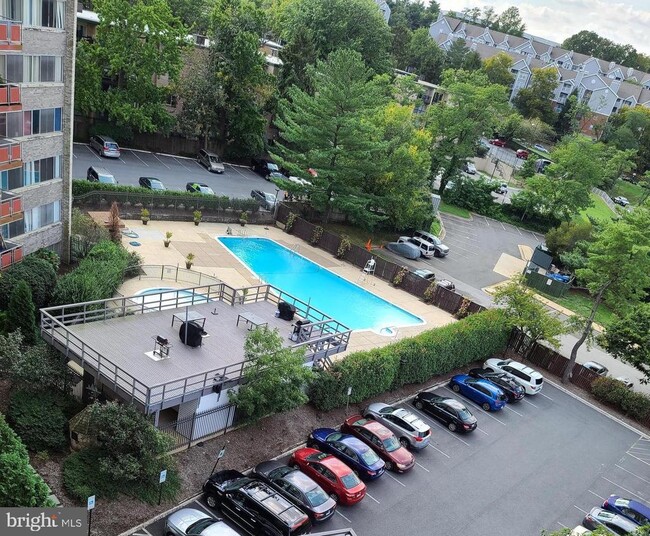 Building Photo - 5340 Holmes Run Pkwy