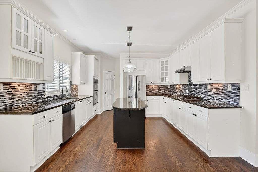 Building Photo - 1200 Cresthaven Ln NW