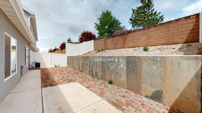 Building Photo - 1563 S Topaz Dr