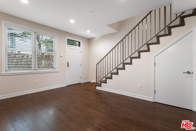 Building Photo - 2317 Scarff St