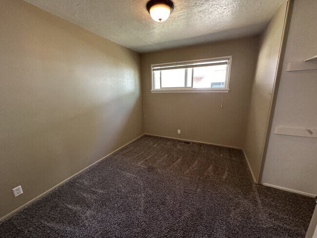 Building Photo - 1296 Buccaneer Dr
