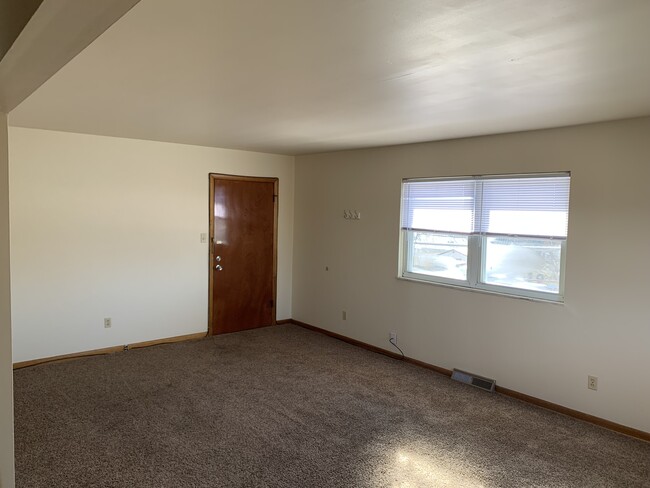 Living Room - 5400 Beacon Hill Rd