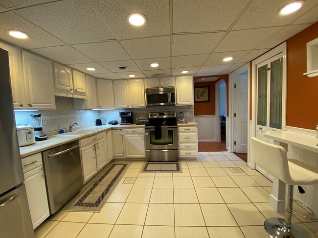 Building Photo - 4 Shadowbrook Ln