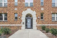 Building Photo - 1831 2nd St NE