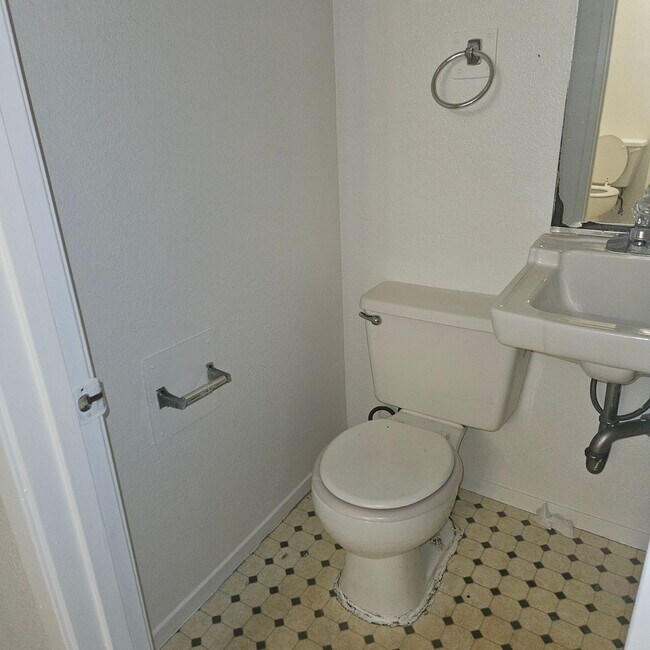 Building Photo - 1513 Lynne Renee Ct
