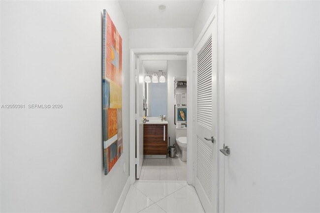 Building Photo - 2020 N Bayshore Dr