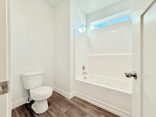 Building Photo - Gorgeous Condo in Vineyard!