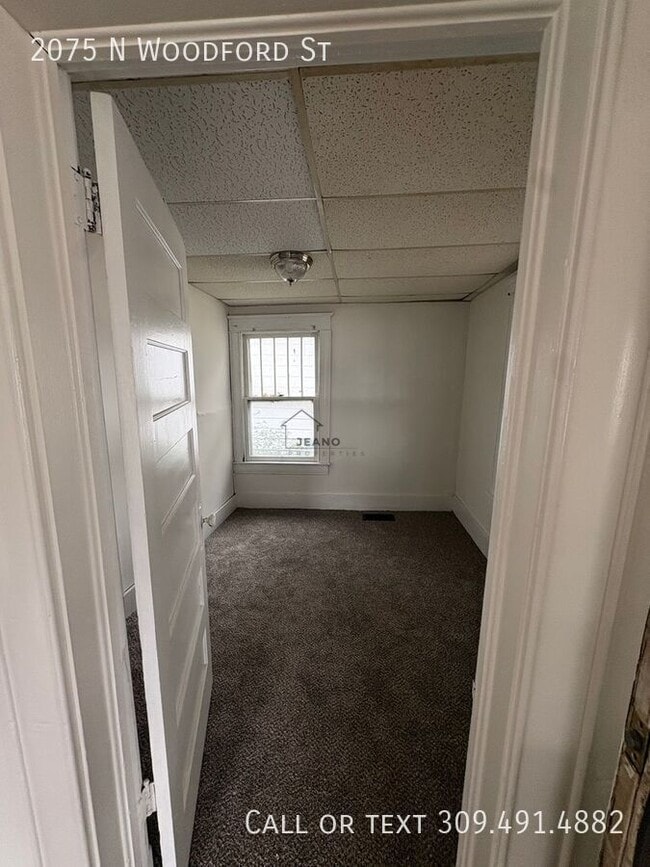 Building Photo - 2075 N Woodford St