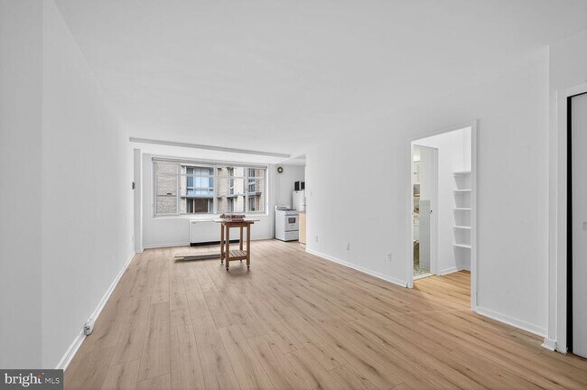 Building Photo - 940 25th St NW