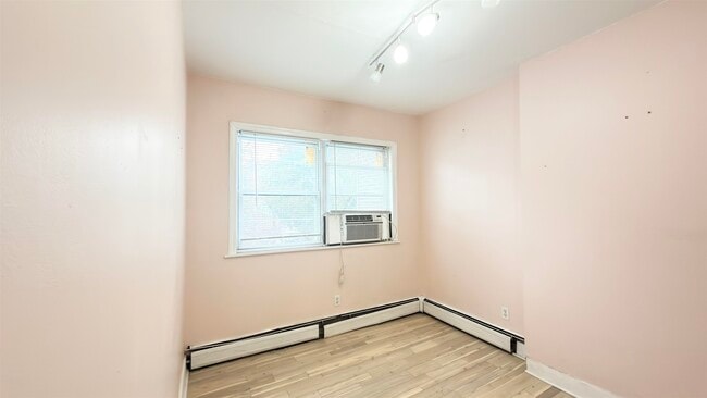 Building Photo - 6013 Buchanan Pl