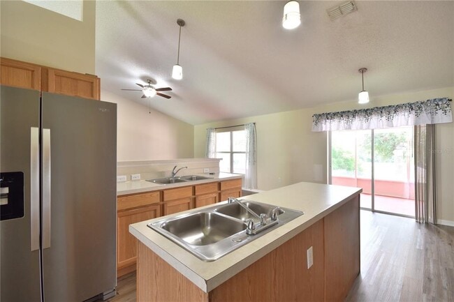Building Photo - 1006 Fox Trail Ave