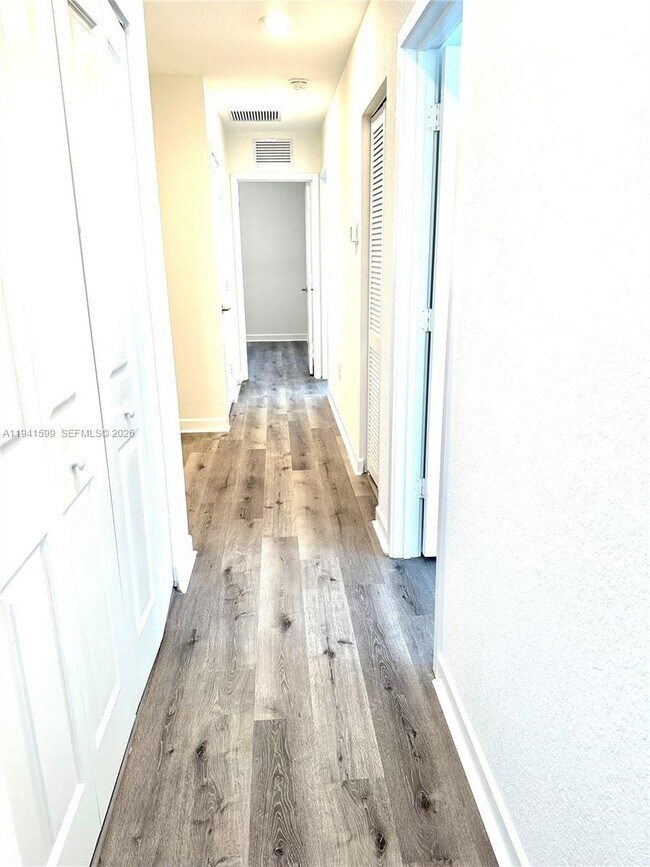 Building Photo - 2418 SE 10th St