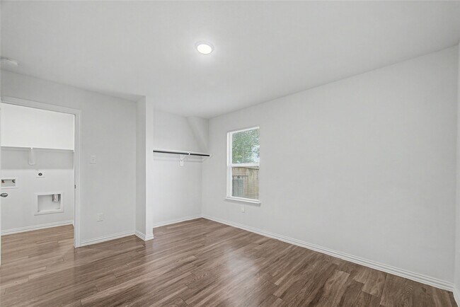 Building Photo - 5409 Nielan St