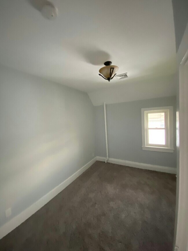 Building Photo - 137 S Spruce St