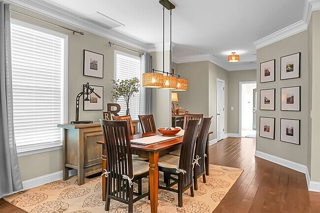 Building Photo - Johns Island 4BR, 2.5 BA Gem: Features Wood Floors, 2-Car Garage, & Community Pool