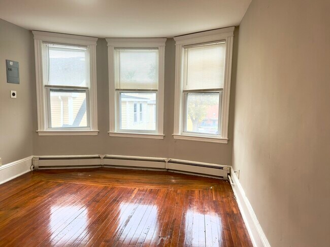 Building Photo - 124 Green St