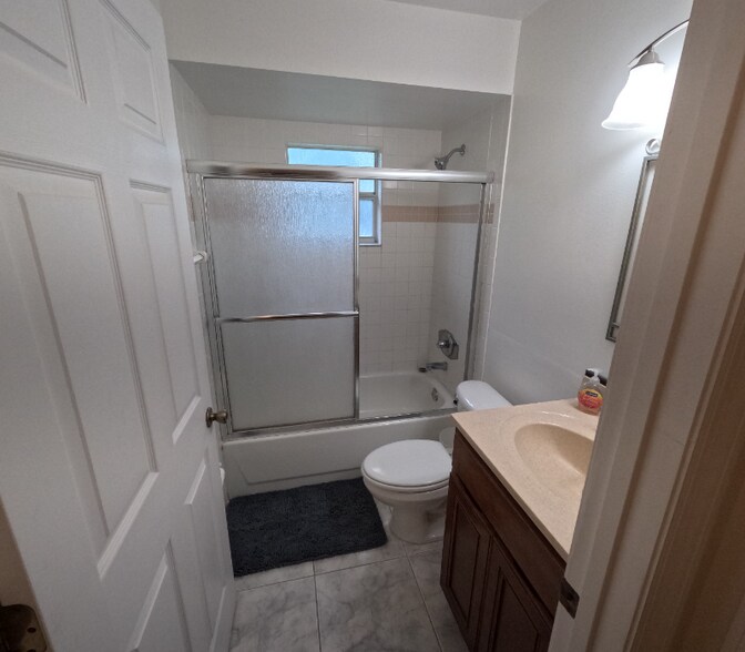 Building Photo - 1931 Cleveland St NE