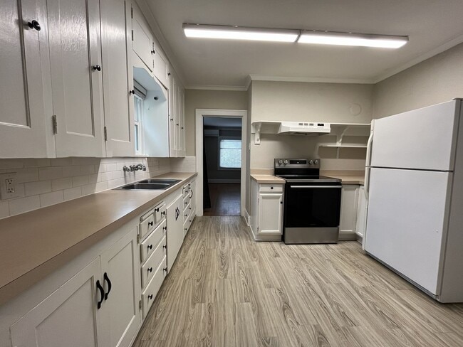 Building Photo - Charming 4-Bedroom Portland Home with Spac...