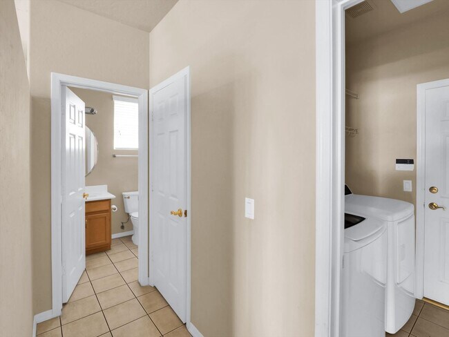 Building Photo - stunning 4-bedroom, 2-bathroom home