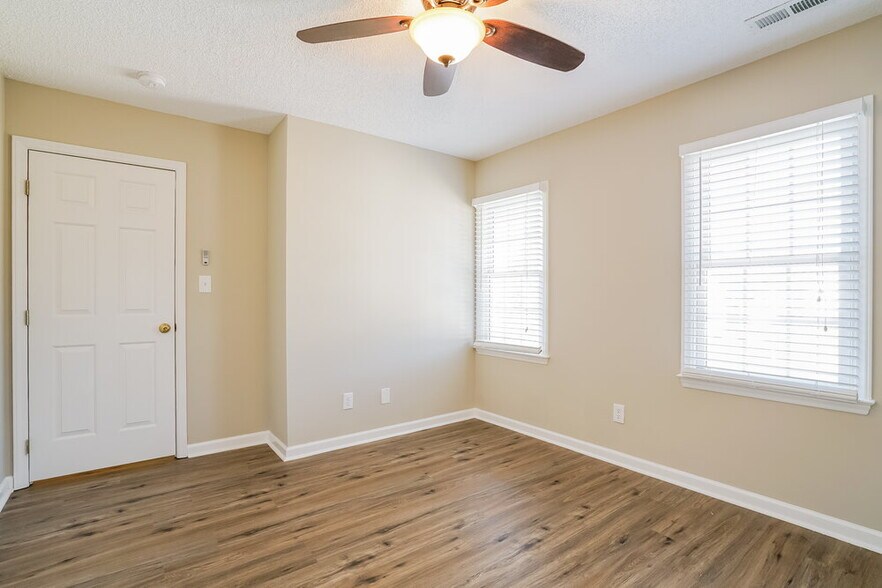 Building Photo - 11 Redding Ct