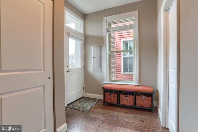 Building Photo - Beautiful Historic Home on 3rd St