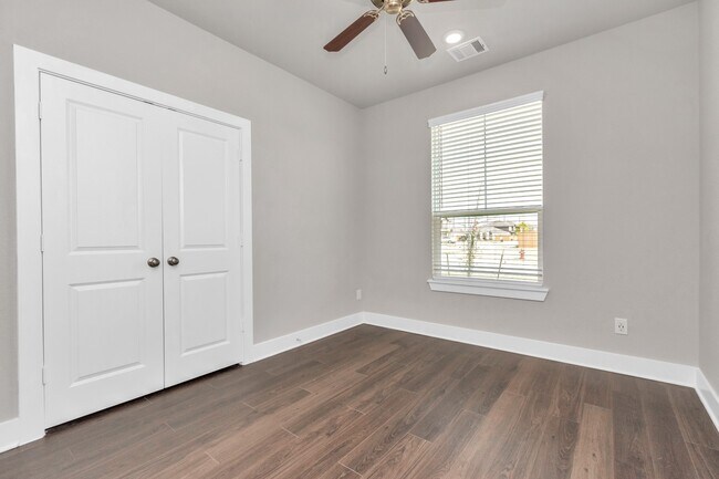 Building Photo - 10519 Moon Vly Ln