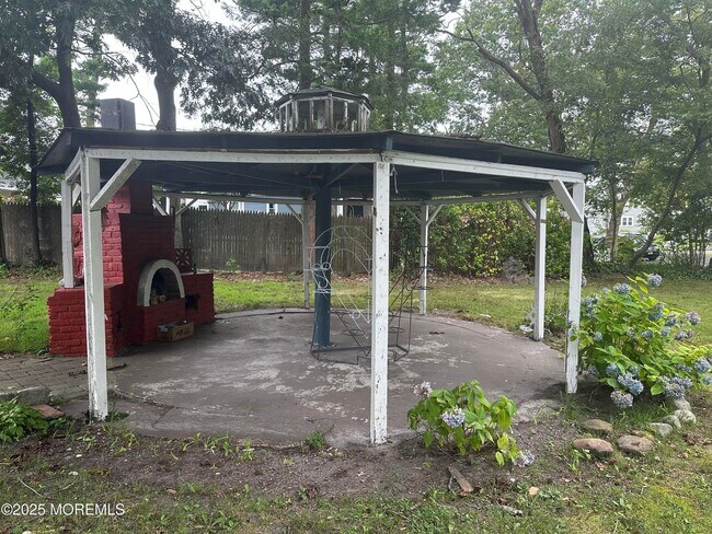 Building Photo - 1320 3rd Ave