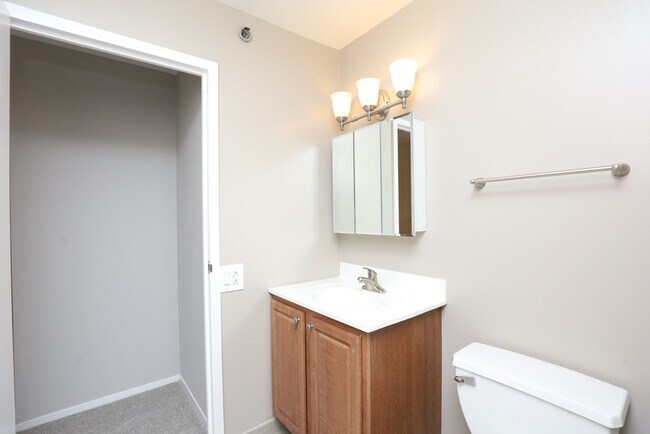 Building Photo - 4334 N Hazel St