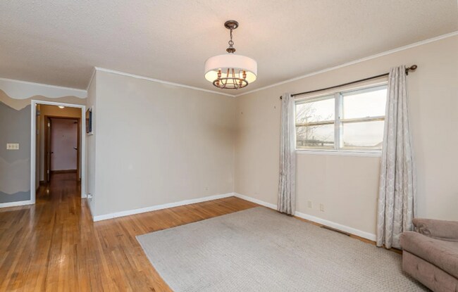Building Photo - 3 Bed 1.5 Bath in Sand Springs!