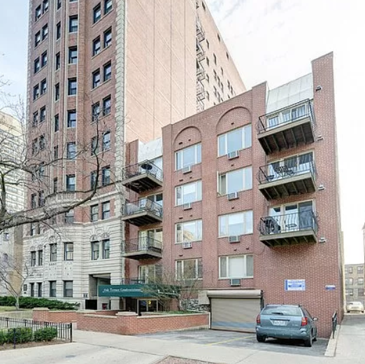 Building Photo - 435 W Oakdale Ave