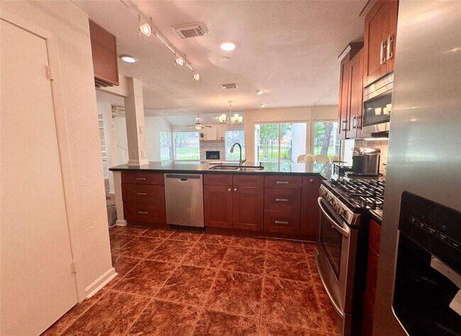 Building Photo - 20313B Sunny Shores Dr