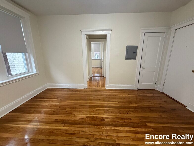 Building Photo - 109 Brainerd Rd