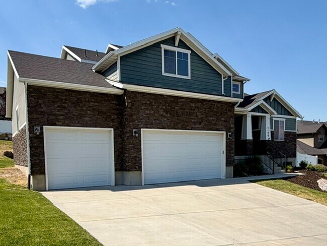 Building Photo - PRIMARY SUITE ON MAIN in a Beautiful Herriman House