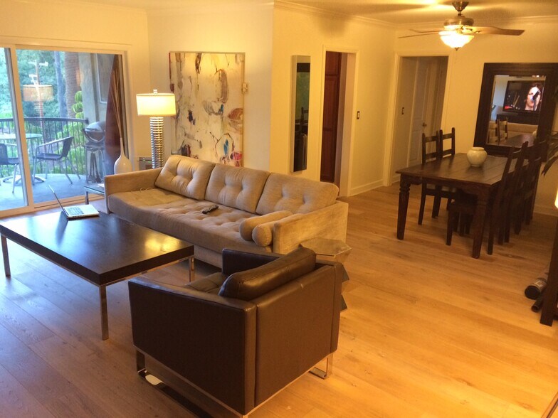 Building Photo - 7560 Hollywood Blvd