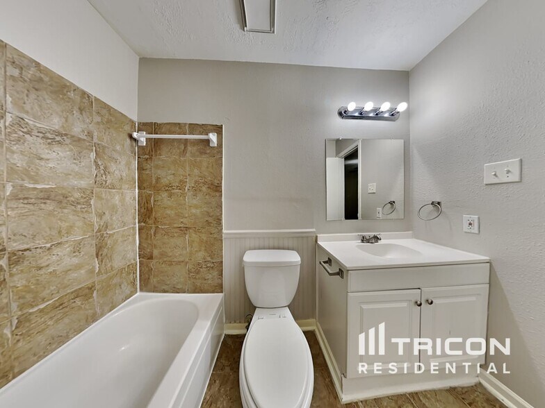 Building Photo - 14202 Clear Forest Dr