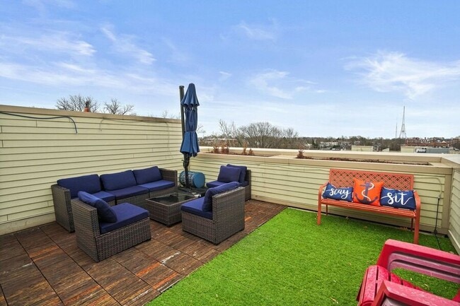 Building Photo - 820 Fern Pl NW