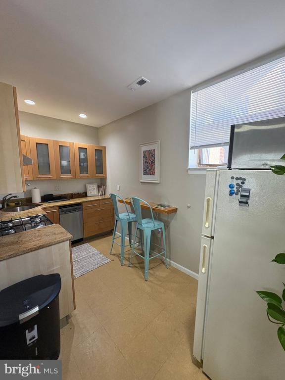 Building Photo - 725 Kater St
