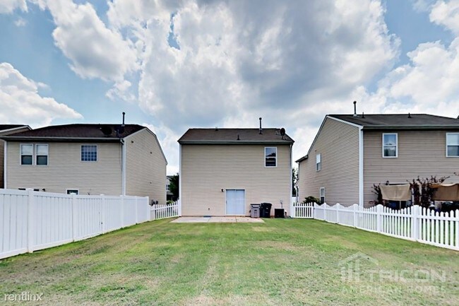 Building Photo - 956 Willow Creek Dr