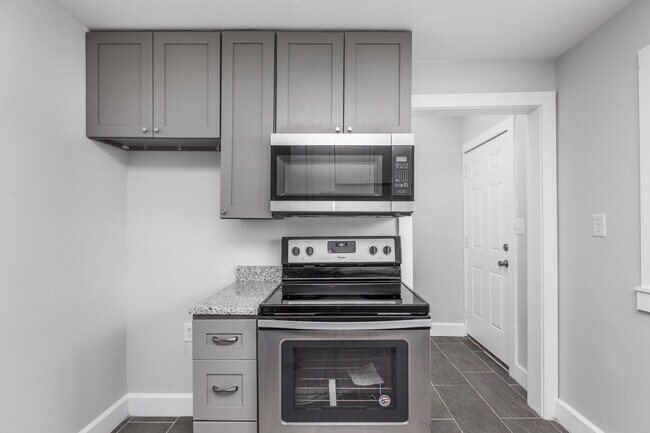 Fridge (not pictured) IS included. - 1622 -1624 Orange St.