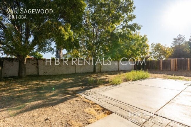 Building Photo - 949 Sagewood-
