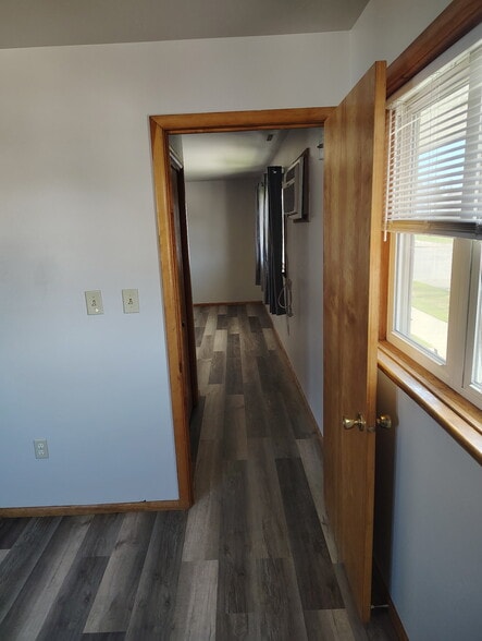 Building Photo - 8 8th St W