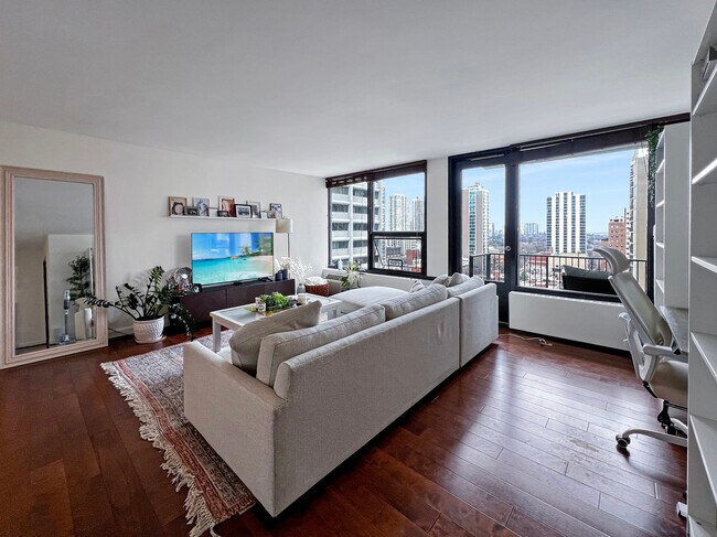 Building Photo - 1400 N State Pkwy