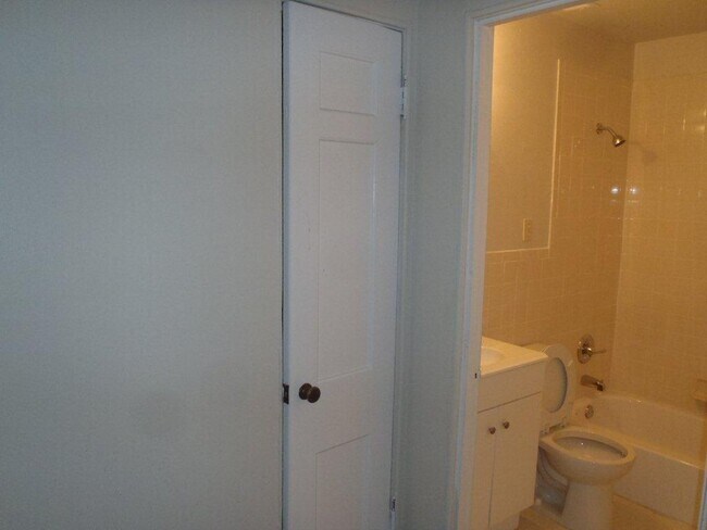 Building Photo - UNDER REPAIR