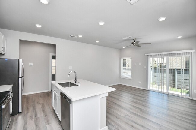 Building Photo - 23823 Cumberland Ridge Dr