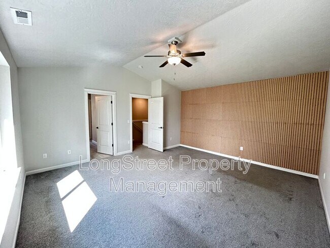 Building Photo - 7237 SE Berg Dr