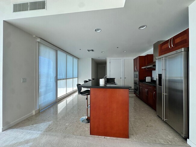 Building Photo - 4525 Dean Martin Dr