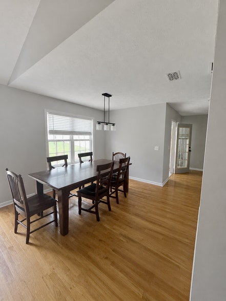 Dining Room - 409 Williamsport Dr