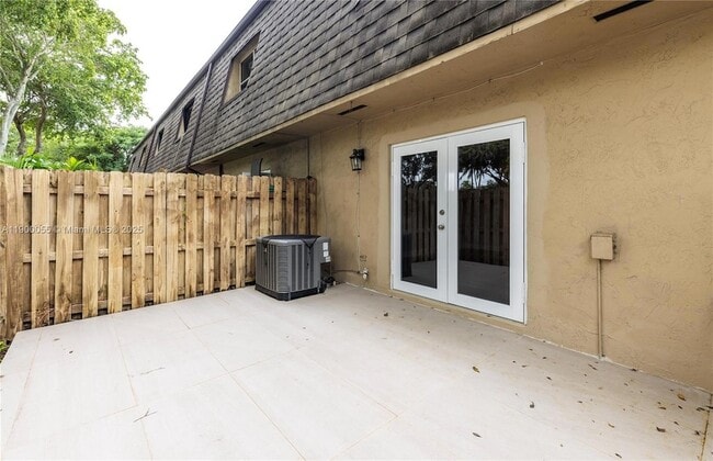 Building Photo - 14237 SW 94th Cir Ln